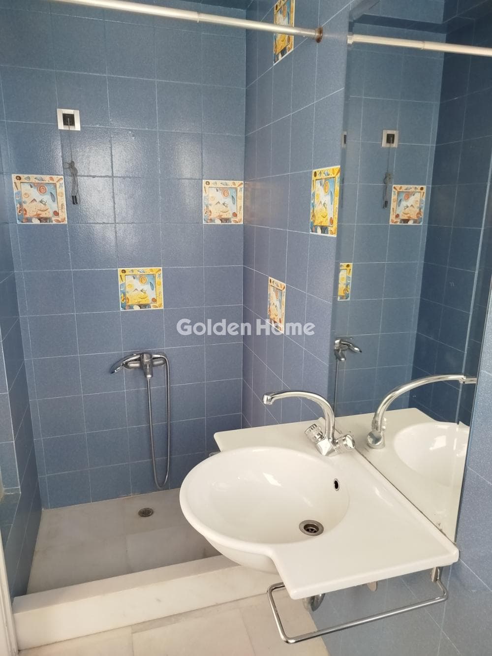 Apartment in Kareas, Vironas — Photo 28 of 38