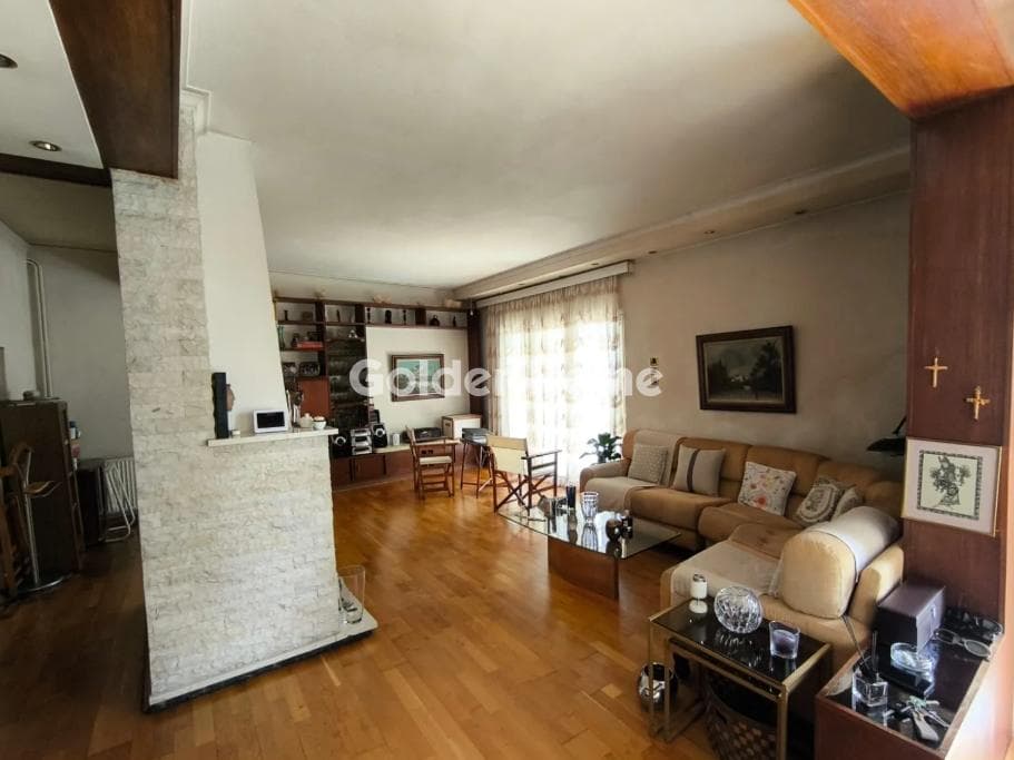 Apartment in Kareas, Vironas — Photo 2 of 21