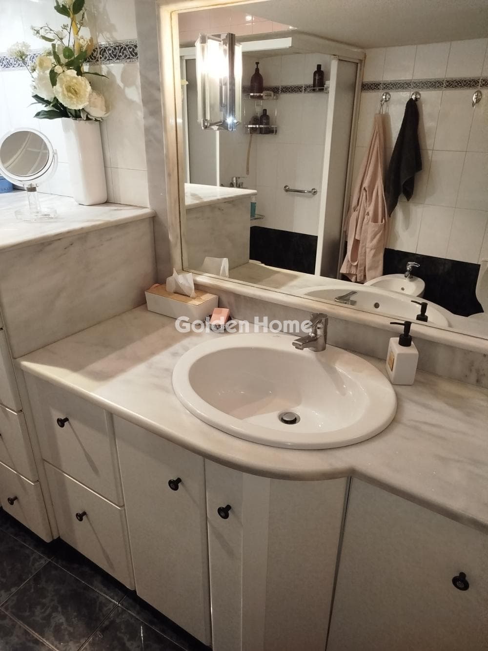 Apartment in Kareas, Vironas — Photo 13 of 21