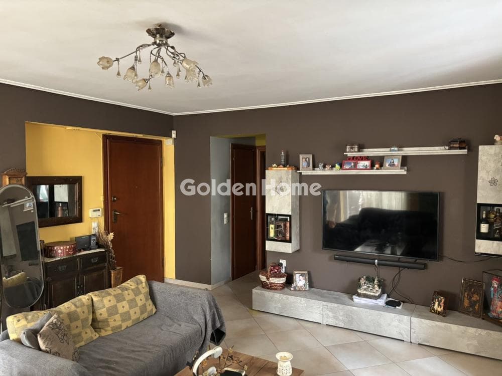 Apartment in Agios Ioannis, Neos Kosmos — Photo 1 of 11