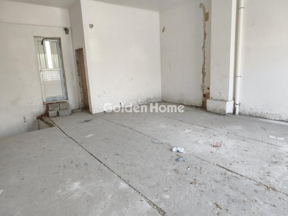 Retail Store in Agios Antonios, Peristeri — Photo 2 of 19