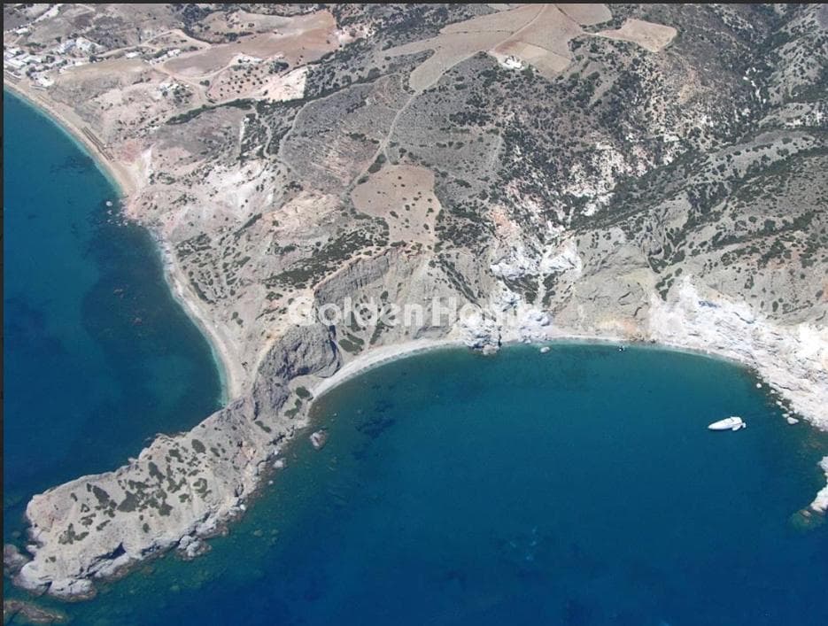 Οικόπεδο στην Θειωρυχείο, Μήλος — Φωτογραφία 1 από 2