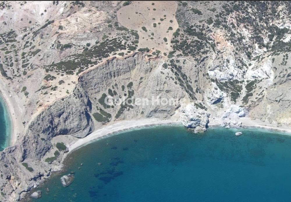Οικόπεδο στην Θειωρυχείο, Μήλος — Φωτογραφία 2 από 2
