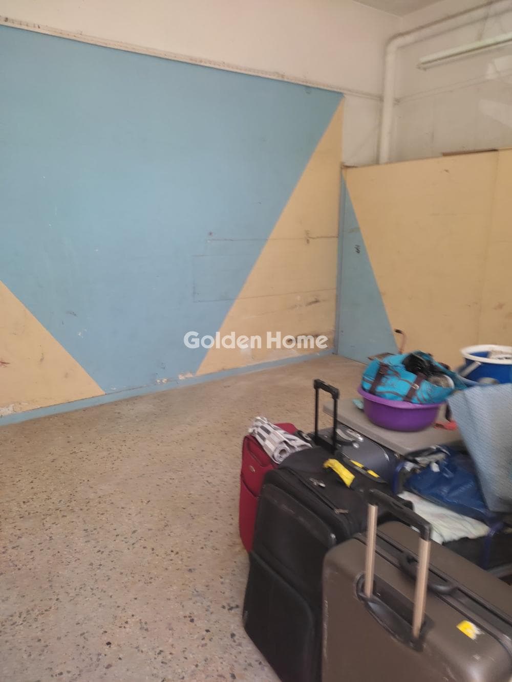 Retail Store in Filakes - Athlitiko Kentro, Koridallos — Photo 1 of 7