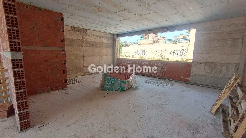 Retail Store in Center, Evosmos — Photo 3 of 14