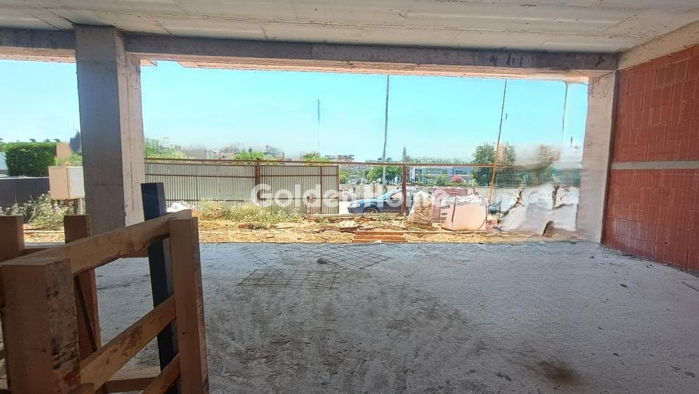 Retail Store in Center, Evosmos — Photo 8 of 14
