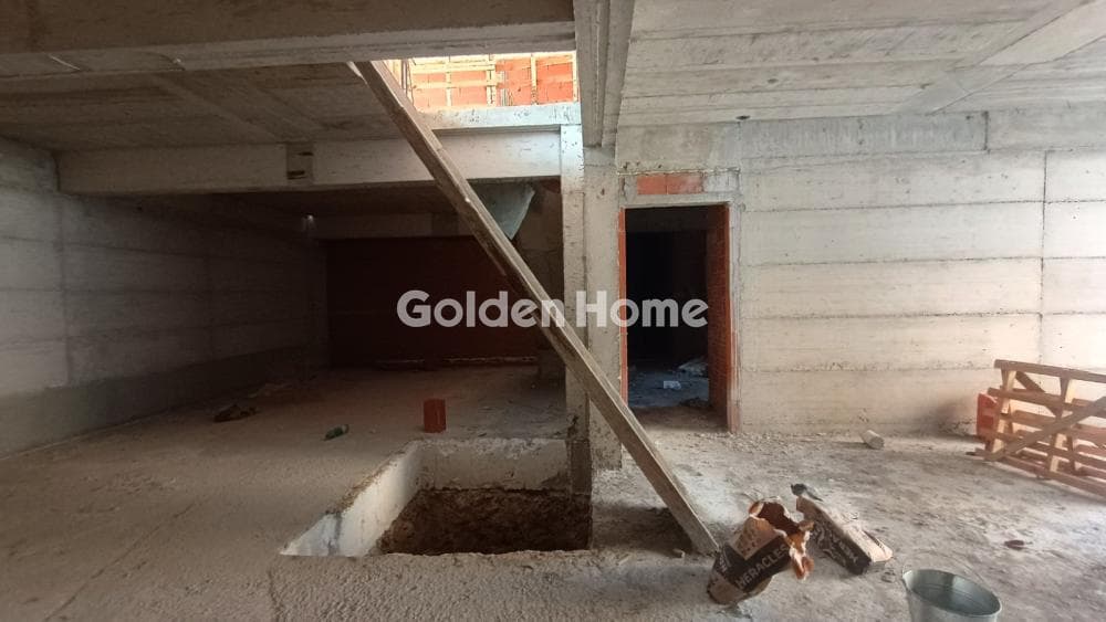Retail Store in Center, Evosmos — Photo 12 of 14