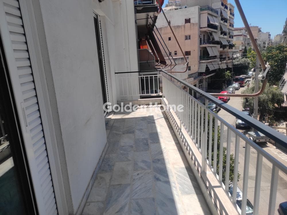 Apartment in Aspra Chomata, Nikaia — Photo 1 of 18