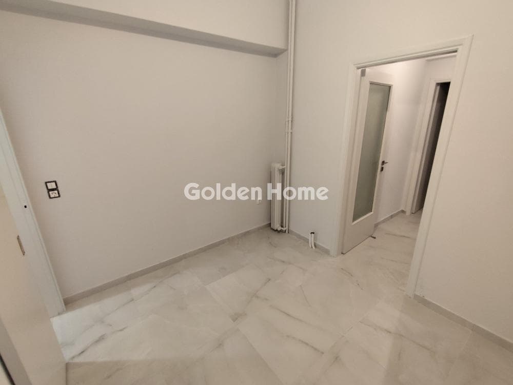 Apartment in Platia Attikis, Attiki — Photo 1 of 29