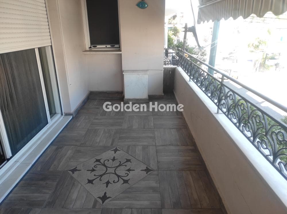 Apartment in Mikrolimano, Piraeus — Photo 1 of 28