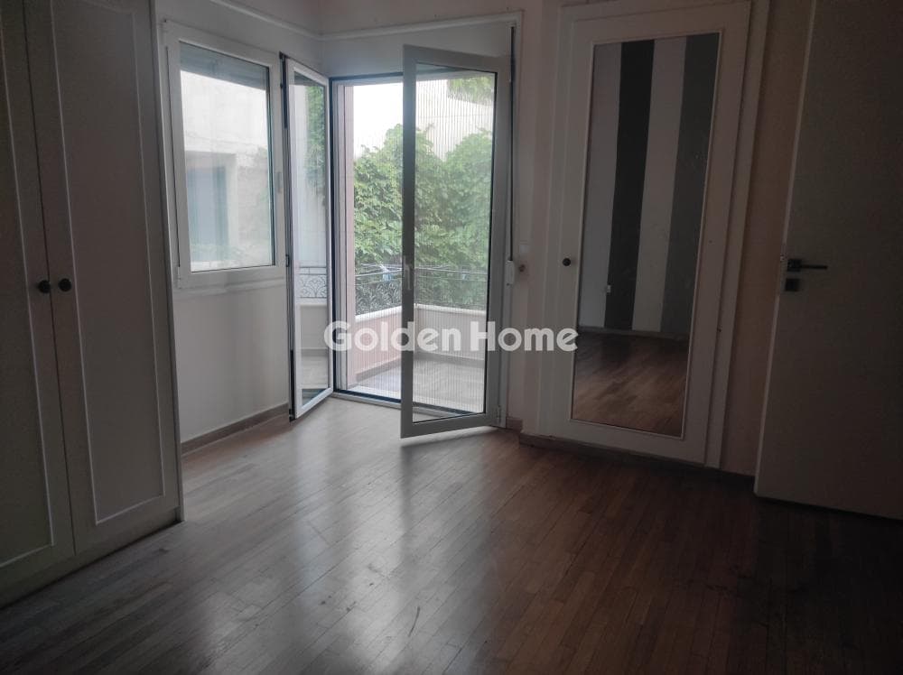 Apartment in Mikrolimano, Piraeus — Photo 12 of 28