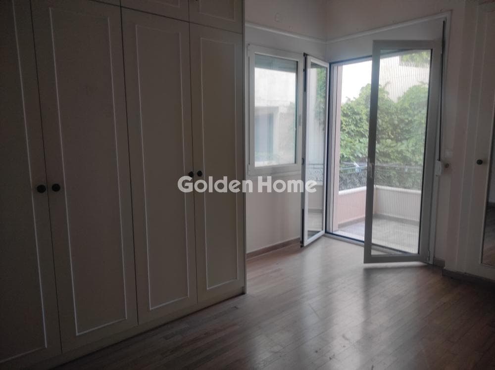 Apartment in Mikrolimano, Piraeus — Photo 25 of 28