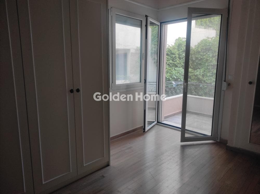 Apartment in Mikrolimano, Piraeus — Photo 13 of 28