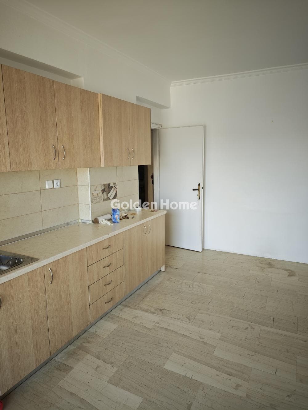 Apartment in Kareas, Vironas — Photo 18 of 34