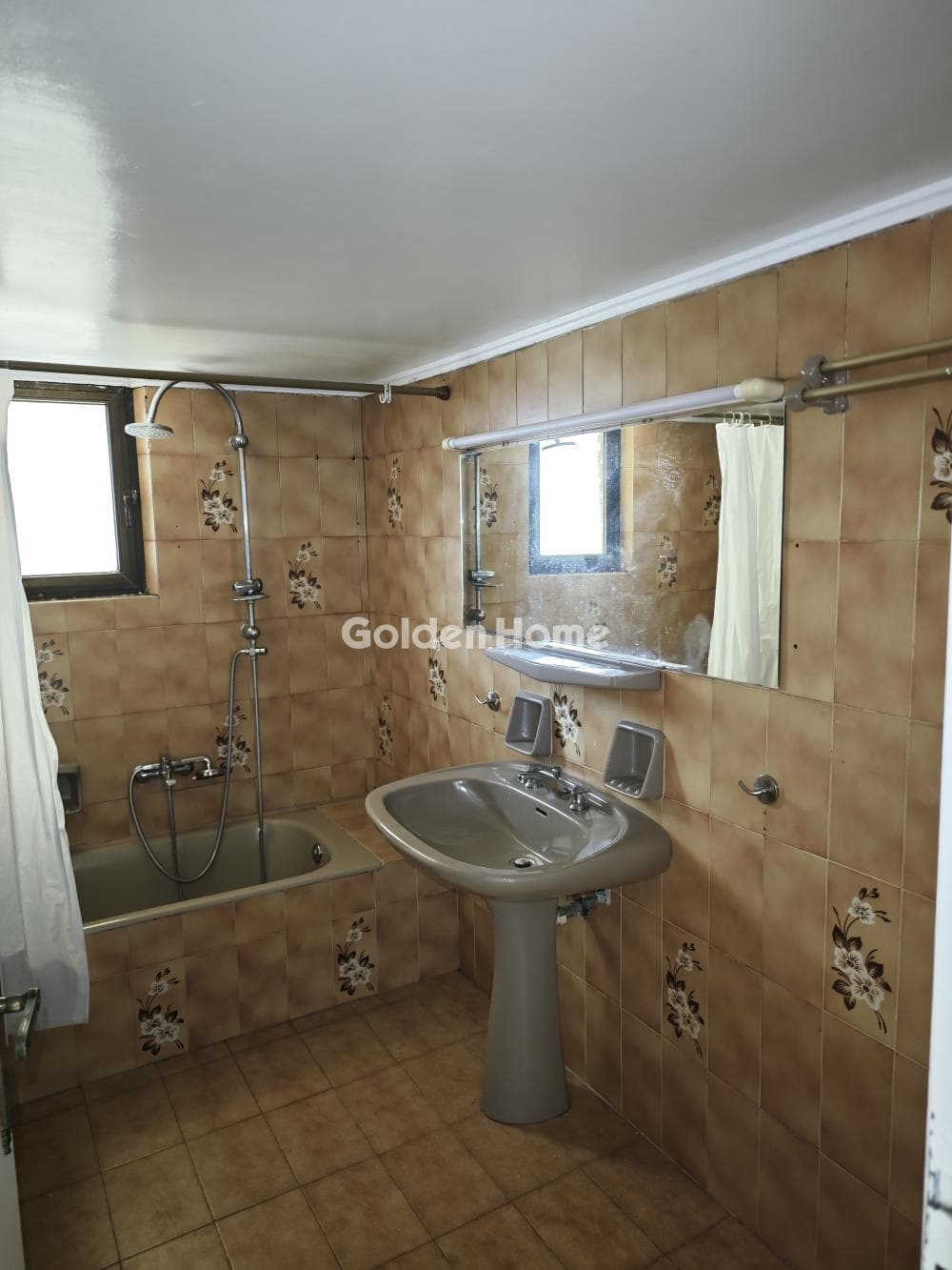 Apartment in Kareas, Vironas — Photo 23 of 34