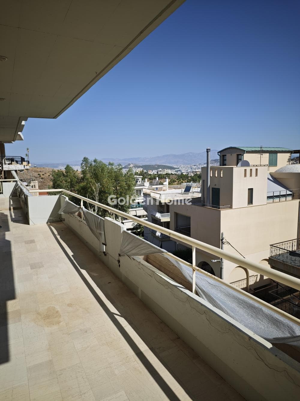 Apartment in Kareas, Vironas — Photo 1 of 34
