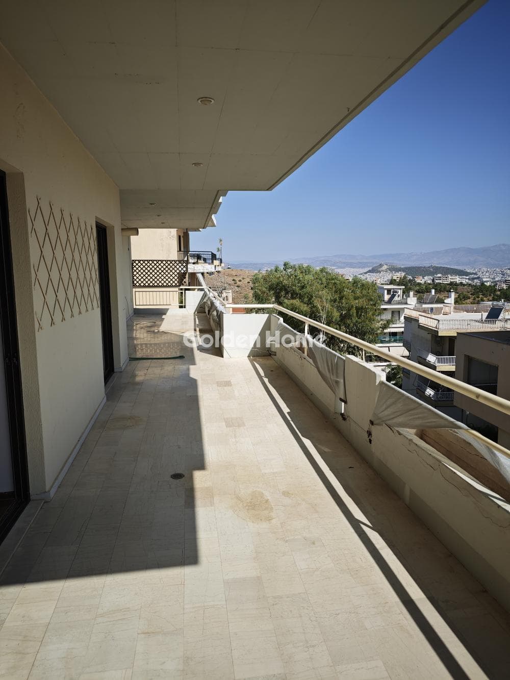 Apartment in Kareas, Vironas — Photo 10 of 34