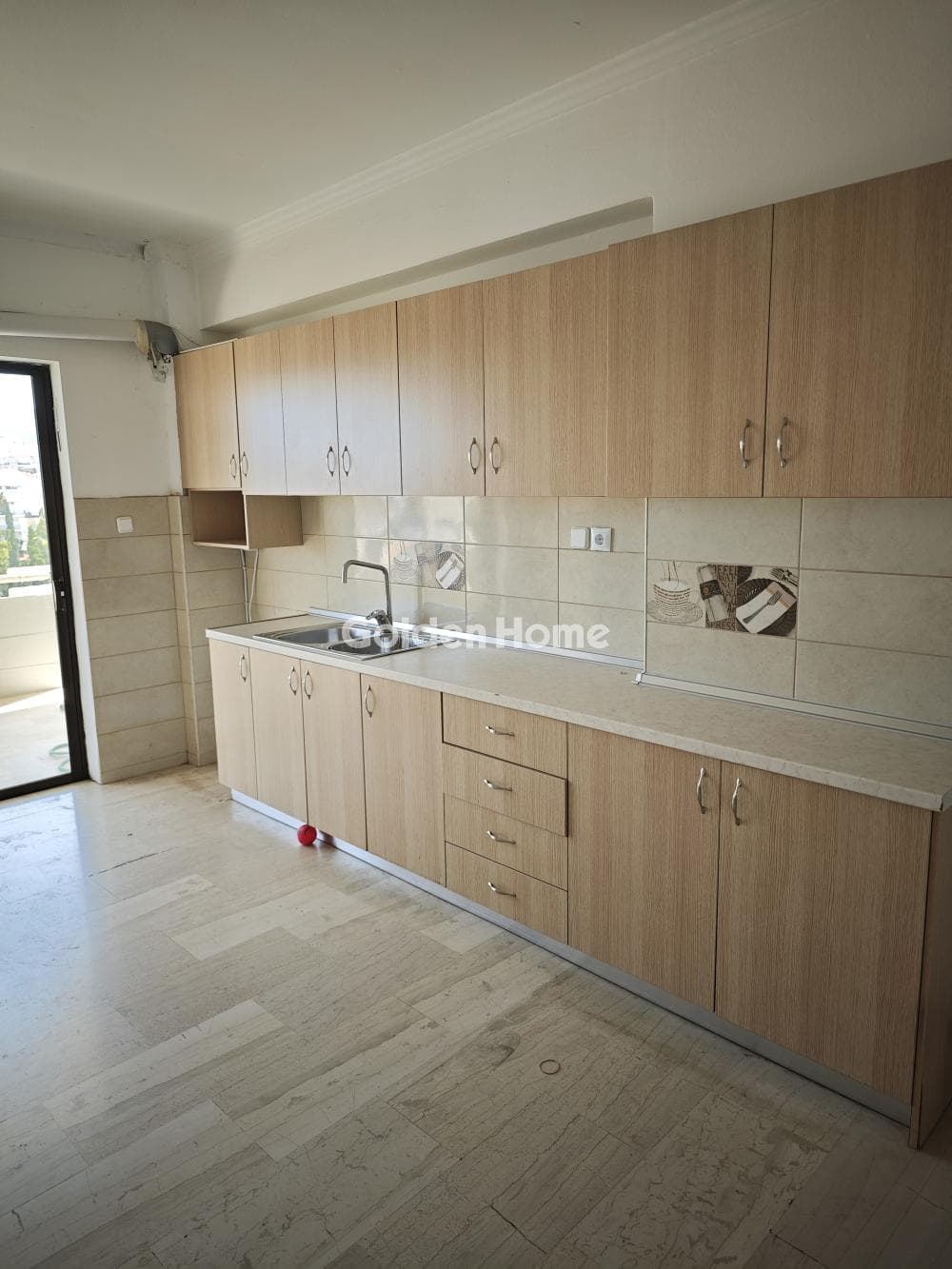 Apartment in Kareas, Vironas — Photo 16 of 34