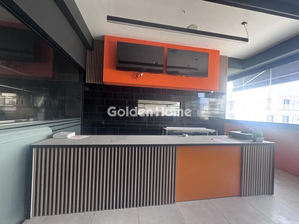 Retail Store in Center, Thermi — Photo 1 of 9