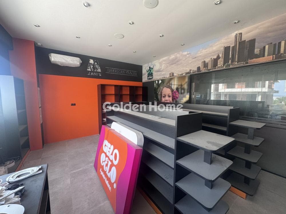 Retail Store in Center, Thermi — Photo 1 of 8