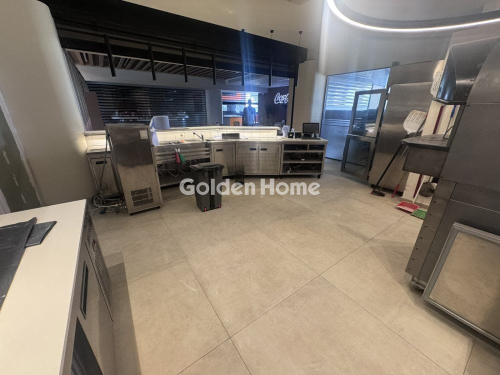 Retail Store in Center, Thermi — Photo 3 of 9