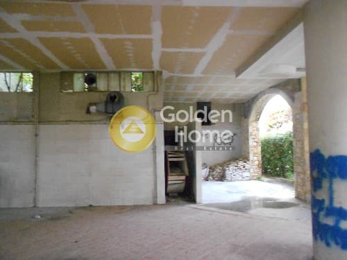Retail Store in Center, Metamorfosi — Photo 9 of 9