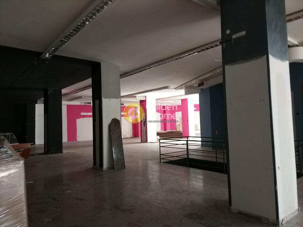 Retail Store in Lazarou, Nea Ionia — Photo 1 of 18