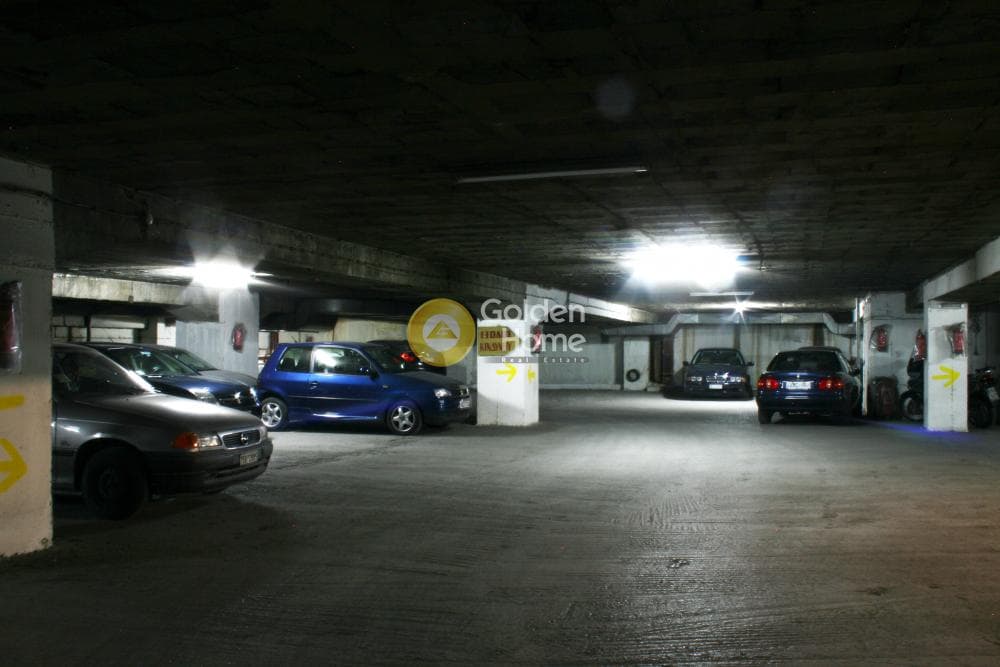 Parking Space in Platia Attikis, Attiki — Photo 1 of 5