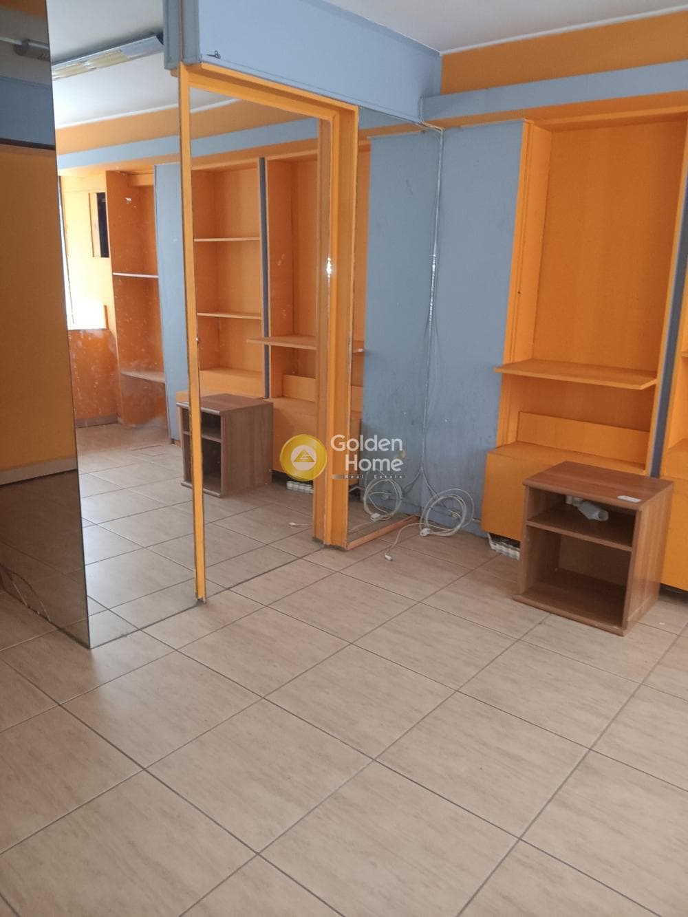 Retail Store in Kallithea, Kalithea — Photo 1 of 7