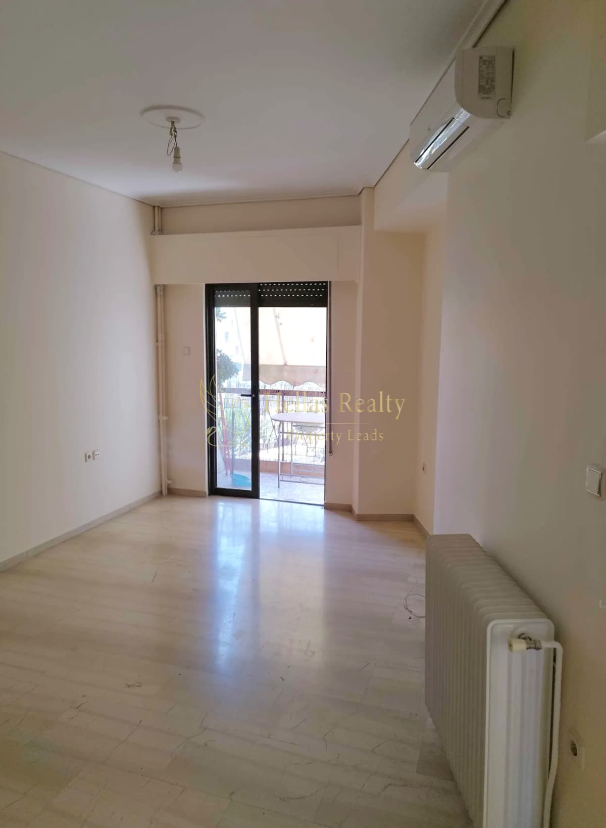 Apartment in Center, Kaisariani — Photo 1 of 9
