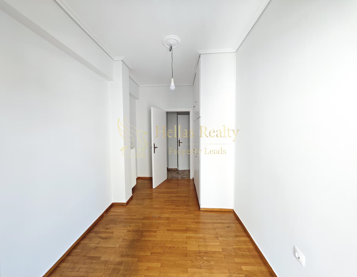 Apartment in Center, Dafni — Photo 15 of 21