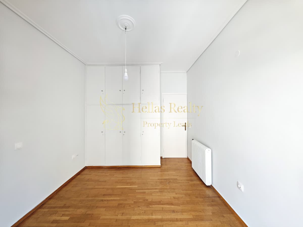 Apartment in Center, Dafni — Photo 13 of 21