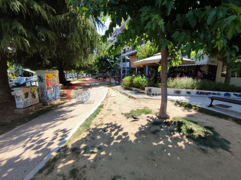 Retail Store in Center, Kalamaria — Photo 13 of 19