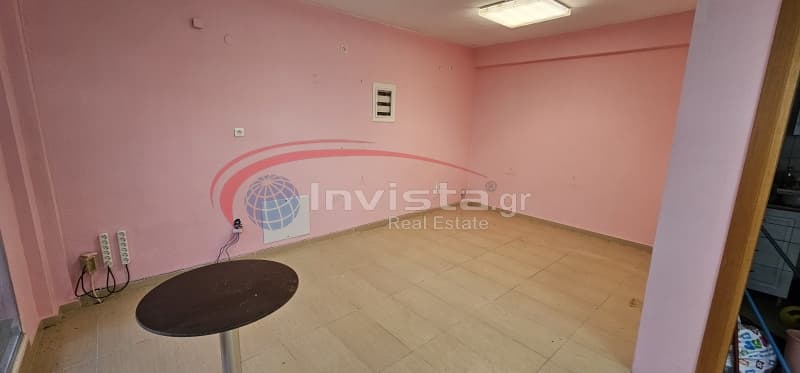 Retail Store in Foinikas, Kalamaria — Photo 20 of 29