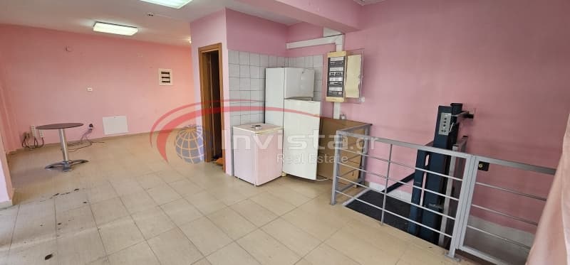 Retail Store in Foinikas, Kalamaria — Photo 21 of 29