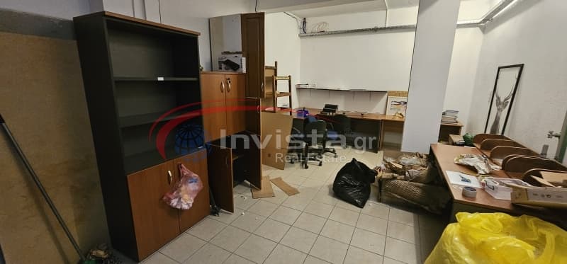 Retail Store in Foinikas, Kalamaria — Photo 17 of 29
