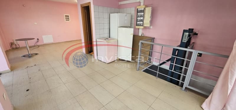 Retail Store in Foinikas, Kalamaria — Photo 22 of 29
