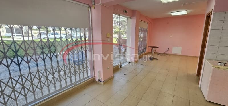 Retail Store in Foinikas, Kalamaria — Photo 23 of 29