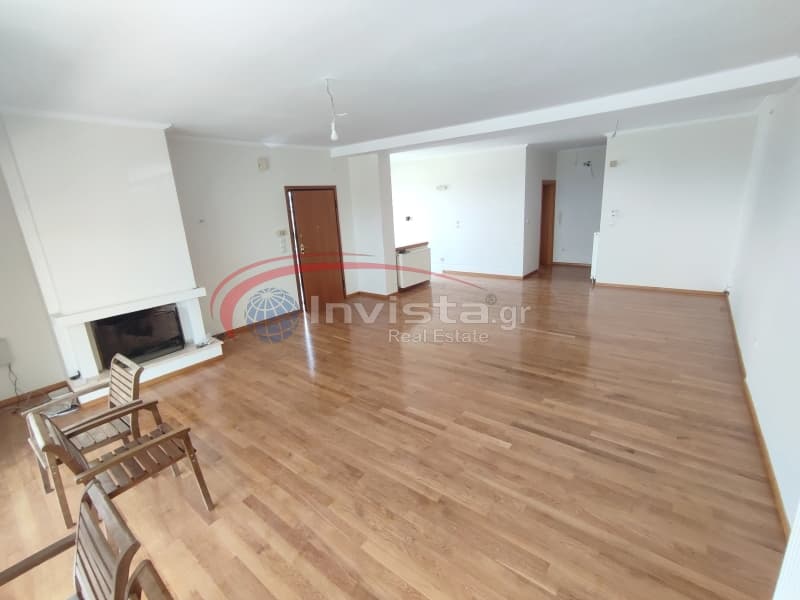 House in Panorama, Panorama — Photo 3 of 25