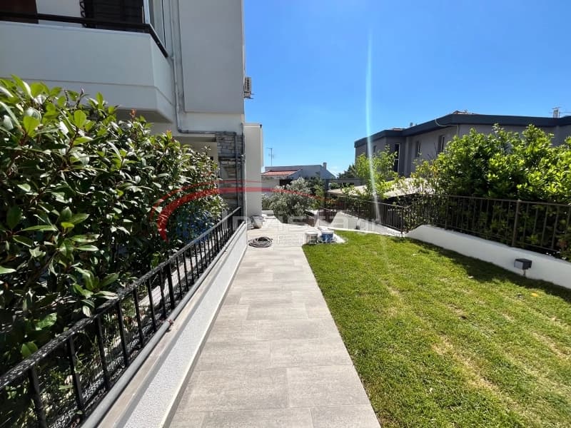 House in Panorama, Panorama — Photo 3 of 20