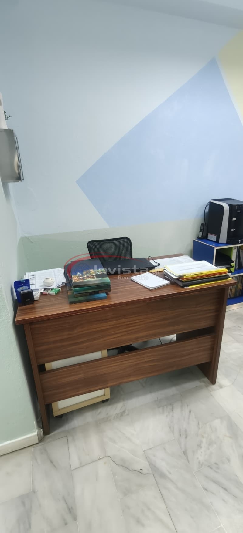 Retail Store in Center, Thermi — Photo 14 of 25