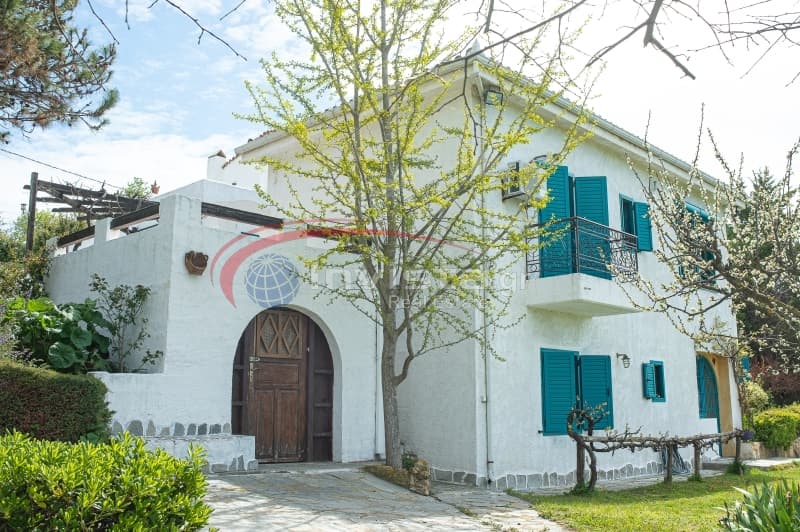 House in Center, Epanomi — Photo 2 of 29