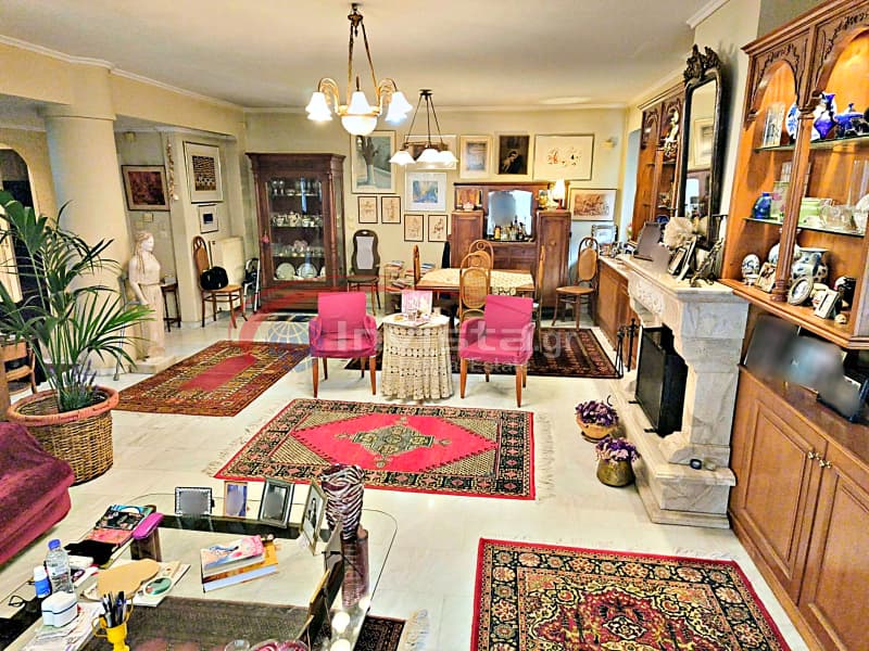 House in Center, Panorama — Photo 2 of 30