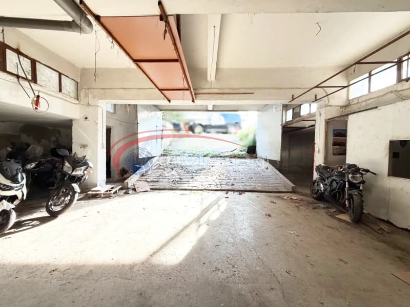Retail Store in Center, Kalamaria — Photo 1 of 11