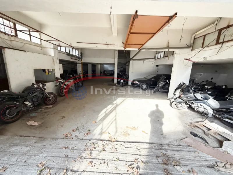 Retail Store in Center, Kalamaria — Photo 2 of 11