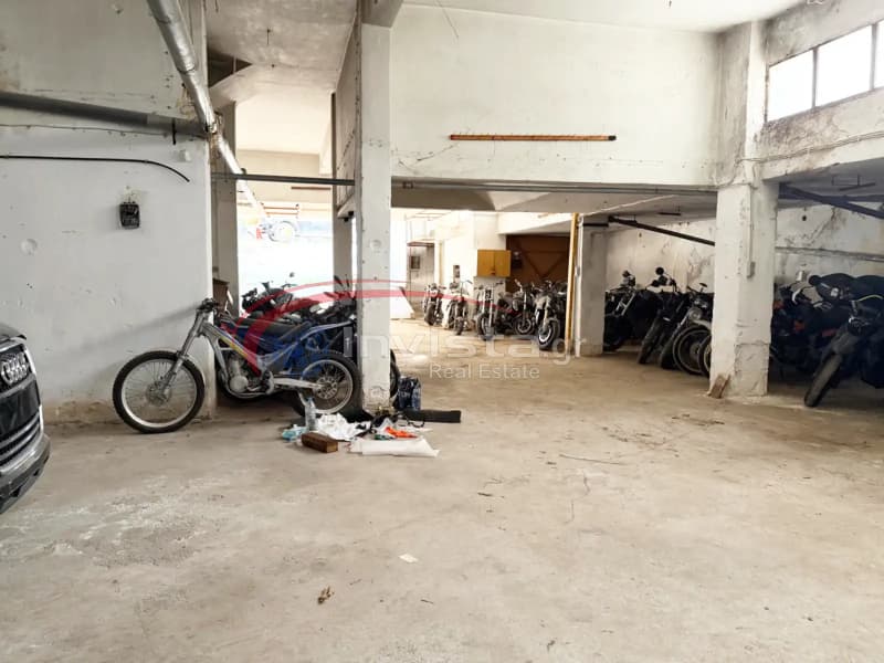 Retail Store in Center, Kalamaria — Photo 4 of 11