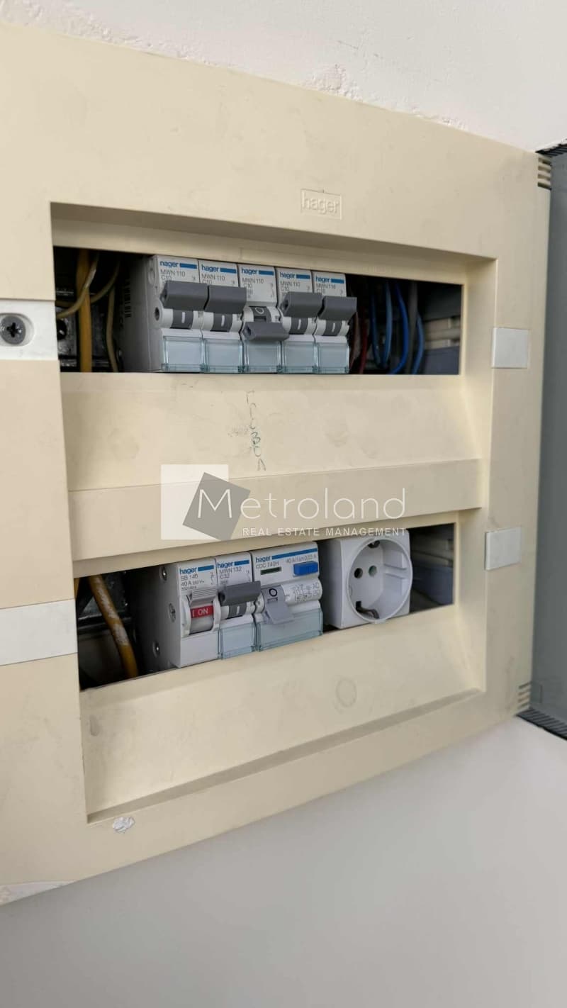 Retail Store in Eleftherias square, Koridallos — Photo 4 of 4