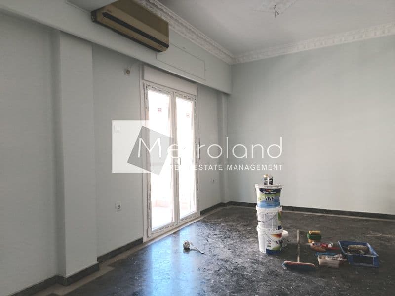 Apartment in Aspra Chomata, Nikaia — Photo 3 of 12