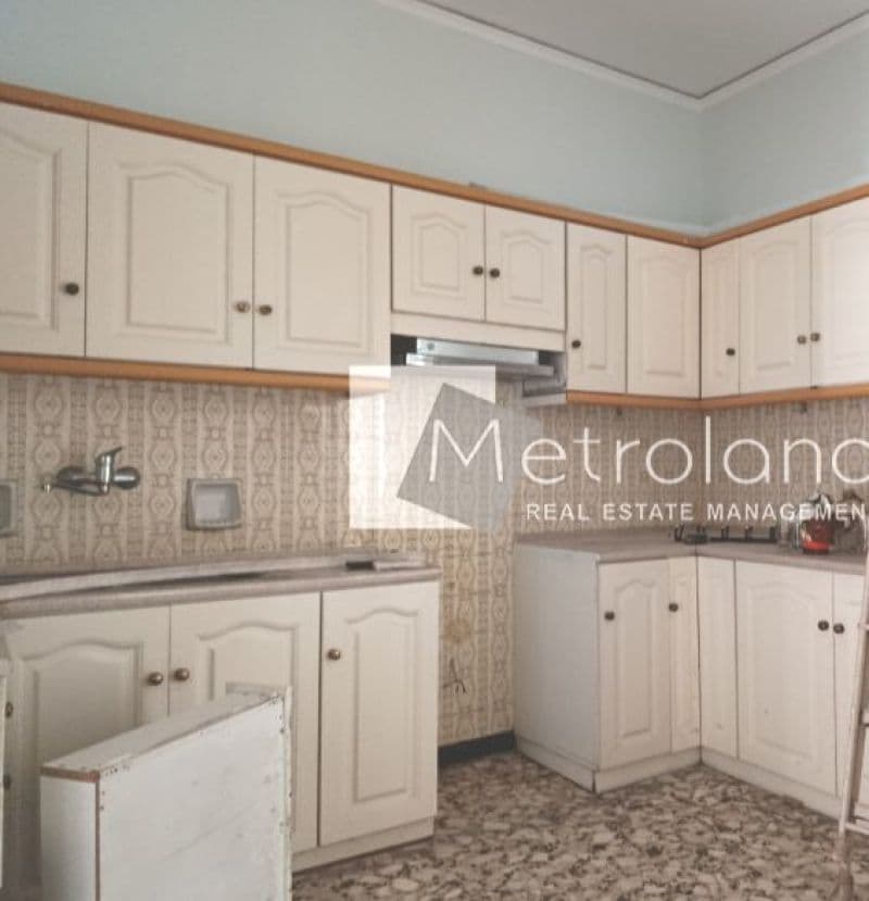 Apartment in Aspra Chomata, Nikaia — Photo 1 of 12