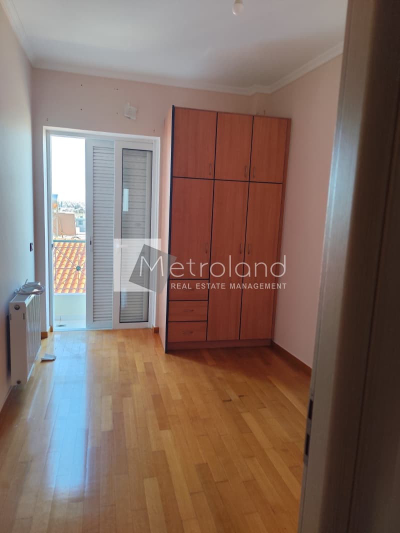 House in Tourkovounia, Keratsini — Photo 3 of 12